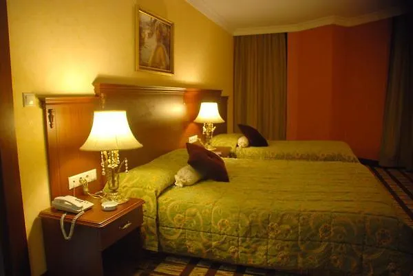 9 On Istanbul Hotel 4*,