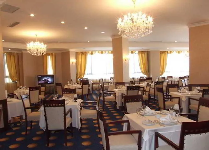 9 On Istanbul Hotel 4*,